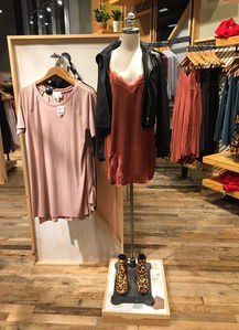 女装品牌推荐与针纺织品销售策略