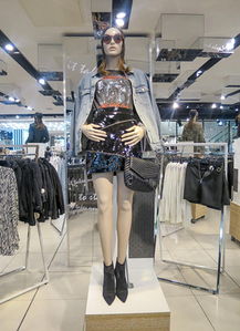 时尚穿搭指南 精选女装品牌与零售新风尚